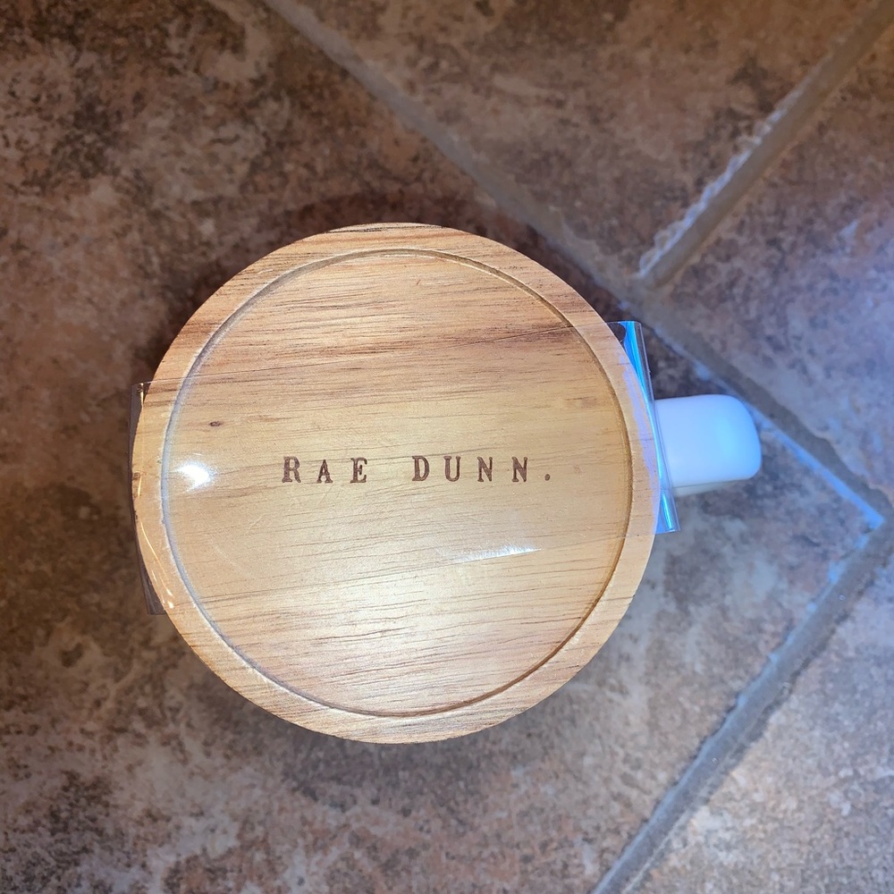 Rae Dunn “”#1 Mom” Mug with wooden lid - Picture 2 of 2